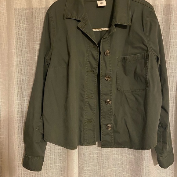 Olive green light weight, cropped shacket - Picture 2 of 7